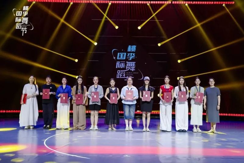 【巅 峰时刻】星之梦闪耀桃李杯，豪取铂金半壁江山！12群舞2独舞载誉凯旋